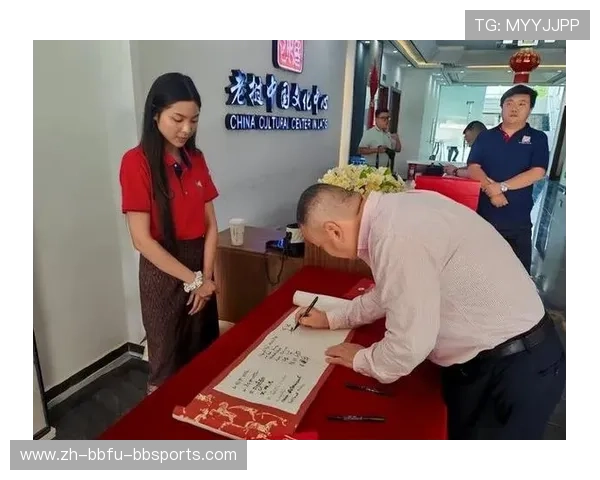 老挝围棋协会正式成立高清现场见证小棋手接受对弈指导